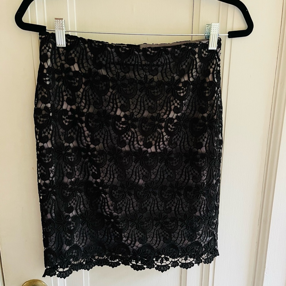 Ann Taylor Elegant Black Lace Pencil Skirt 19 Inches in Length